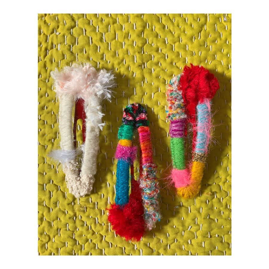 森千波さんのインスタグラム写真 - (森千波Instagram)「#hairpin (10cm/6cm) オーダーはDMより承ります。 . . . . #1000weave#handmade#yarn#color#colorful#パッチンピン」3月22日 11時38分 - 1000wave