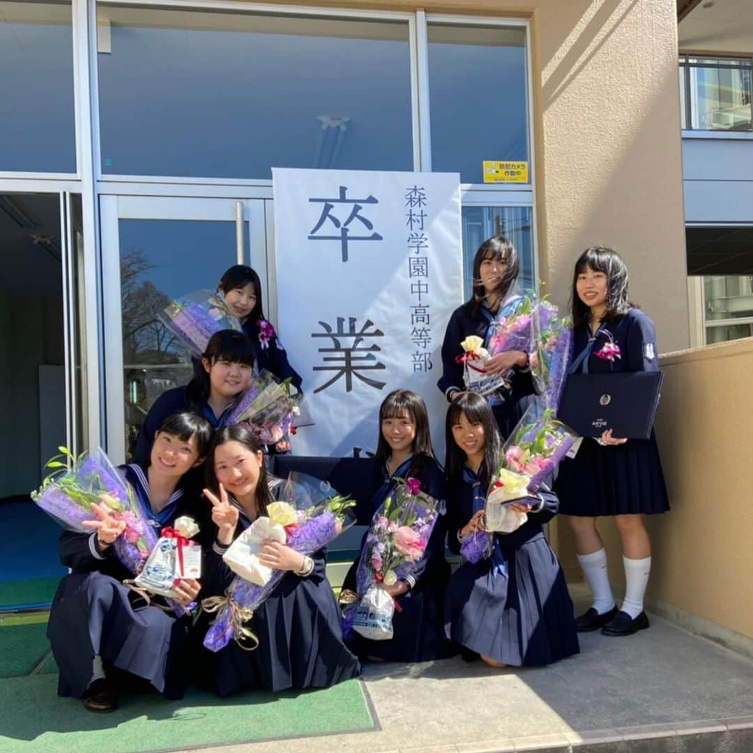 Natsukoのインスタグラム：「15年間ありがとう！ #卒業式」