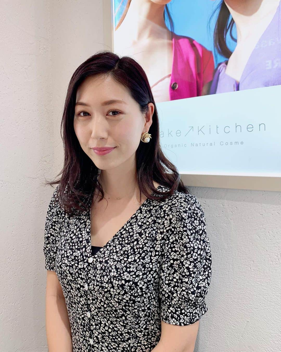 早坂香須子さんのインスタグラム写真 - (早坂香須子Instagram)「昨日のモデルをつとめてくれた @cosmekitchen PRの すがわらさん♡  クレンジングからベース作りまで、レッスン形式ですので、セルフケアに落とし込みやすいと思います。  クレンジング @facehalo_japan  化粧水 スーパーファイン　モイスチャーミスト  セラム バランシングモーメント  乳液タイプのセラム アイディアル　インテンス  トーンアップUVクリーム  エバーグロウクッション 以上全て @femmue_japan  仕上げのチークとグロスは @toonecosmetics  ぜひLIVE配信チェックしてね！ @cosmekitchen  @femmue_japan  @makeupkitchen_official  本日は１６時から 同じアカウントで 違った内容で LIVE配信します✨  どうぞ宜しくお願いします↗︎ #cosmekitchen  #femmue #makeupkitchen #インスタlive」3月22日 12時05分 - kazukovalentine