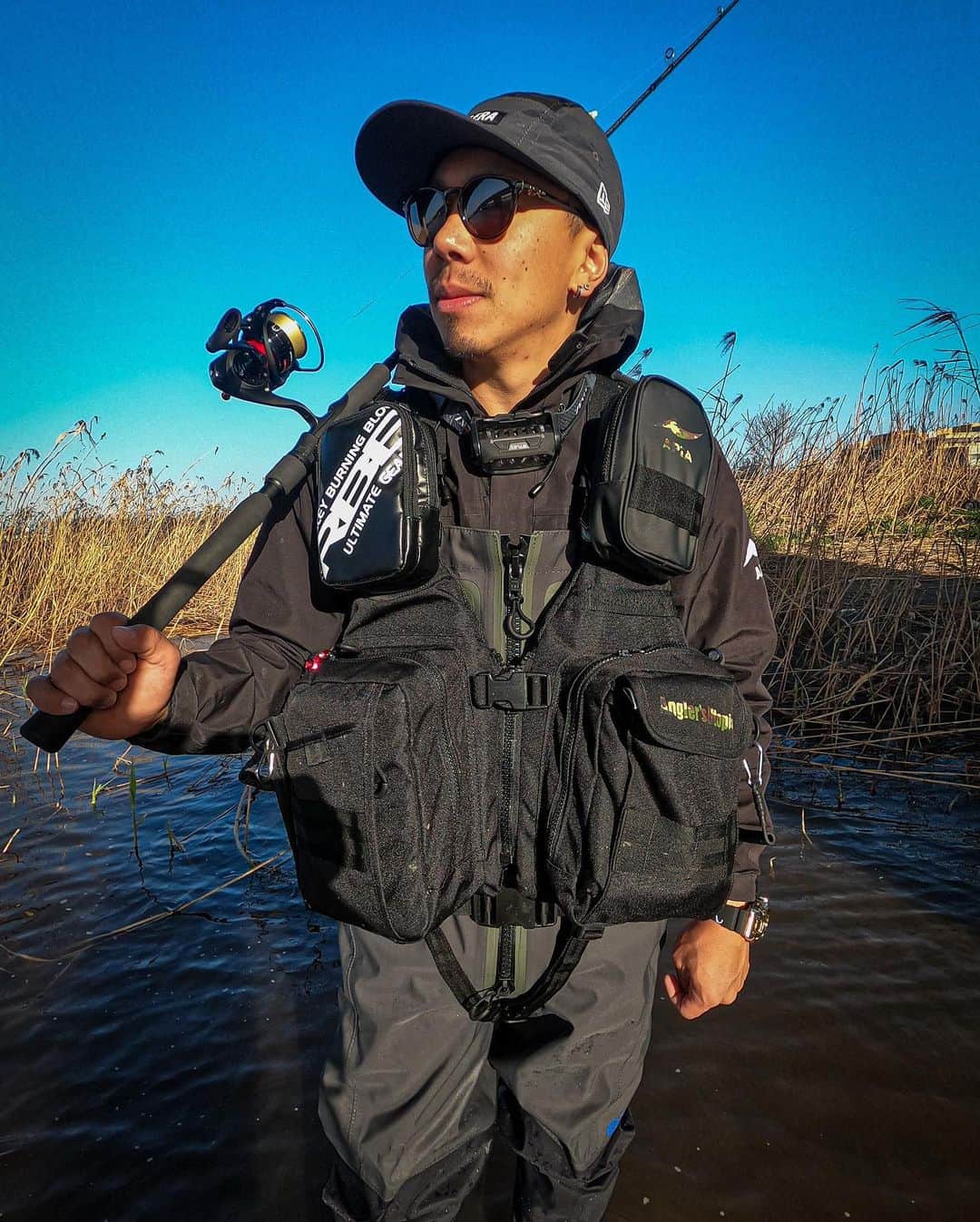 野中泰輔のインスタグラム：「ご報告！！ @rivalley_fishing フィールドスタッフとして活動する事になりました🙏🎣 何事も"本気"で挑む！！ これからも頑張りたいと思います💪 しかしRBBのウェーダーが動きやすいこと！！ これで一日中歩いて釣りしても苦ではないですね😏  @rivalley_fishing #RBB #rivalley #双進 @anglersutopia @sunline_japan @gshock_jp @newerajapan @oakleyjapan @redbulljapan #趣味も本気」
