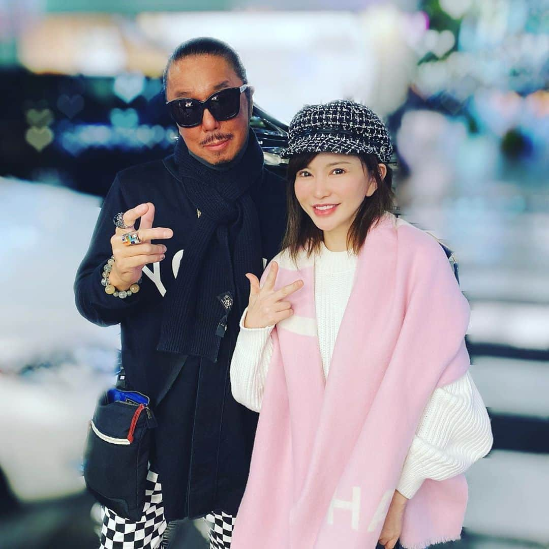 里美ゆりあさんのインスタグラム写真 - (里美ゆりあInstagram)「ブラザーコーンさんと( ु ›ω‹ ) ु♡ 日本人離れした感じがなんかお洒落なダンディズム° ✧ (*´ `*) ✧ °  #ブラザーコーン #アーティスト #youtube #ありがとうございました」3月22日 12時22分 - satomiyuria