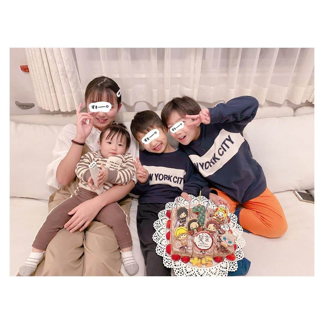 辻希美さんのインスタグラム写真 - (辻希美Instagram)「姉弟４人shot👶💕" 素敵過ぎるこの写真を見て思った事…✨✨ blogにupしました🙏💕 #姉弟 #４人姉弟 #素敵な写真 #👶👶👶👶💕 #アメブロ #のんピース #私の気持ち #upしました🙏💕 #この写真いい写真過ぎ　て #即 #待ち受け画面　にしました #👶💕」3月22日 12時32分 - tsujinozomi_official