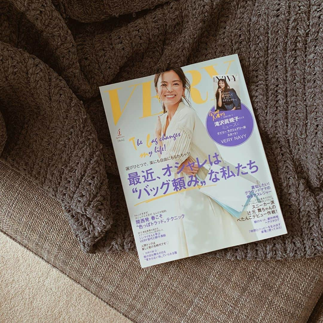 春名亜美さんのインスタグラム写真 - (春名亜美Instagram)「そーいえば。 ただ今発売中のVERY4月号にもお邪魔しました📙 @veryweb.jp  #very #very4月号」3月22日 13時01分 - amiharunaami