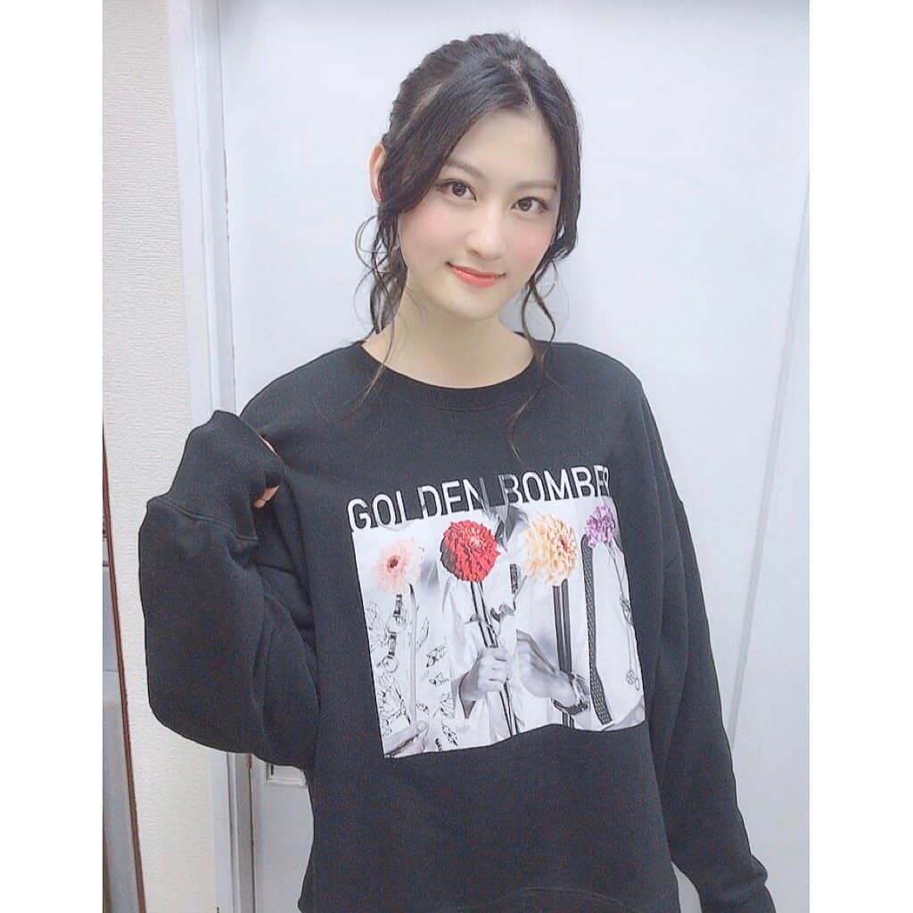 のインスタグラム：「. ❤️ . . #推しがいる生活  #そろそろ推し事したいよな #😢 #🥺 #🥰 #instagood #いいね #フォローミー #gym #金爆 #筋肉 #美人 #尊い #筋肉女子 #楽器を弾いたらサヨウナラ #トレーナー #fashion #ゴールデンボンバー #ぴえん #引き締め #バンドマン #腹筋 #金爆ギャさんと繋がりたい #美尻 #黒髪 #日曜日 #workout #モデル #followｍe #推し事」