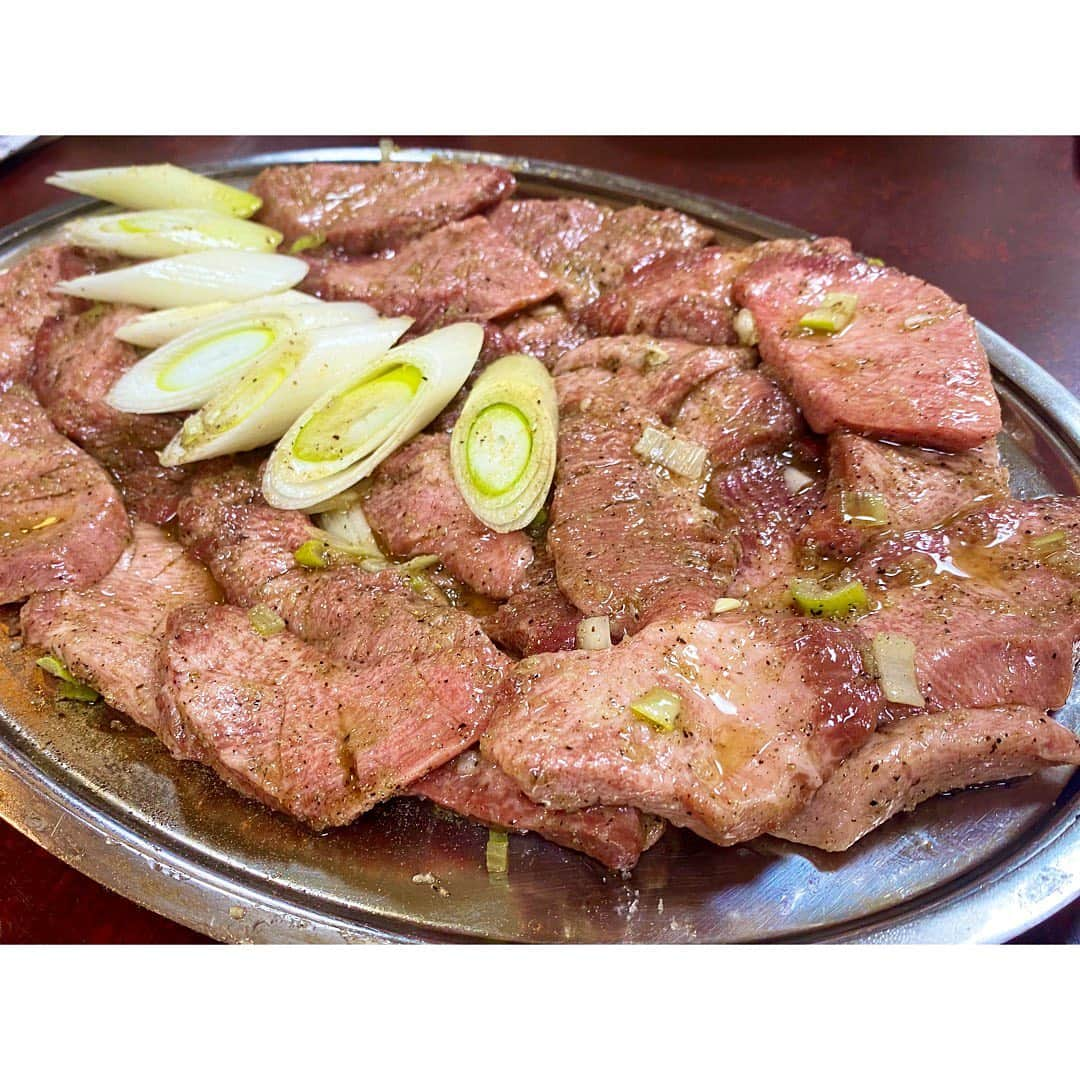 中田奈沙さんのインスタグラム写真 - (中田奈沙Instagram)「Yakiniku week part1🍖 焼肉weekだった先週。 お久しぶりの《東京園》で #飲めるロース 飲んできました🤤❤️ ロース、タン、ハラミ、大盛りライス３杯はさすがの私も腹パン😂 スーパージャンクな焼肉だけど 本当にハマる名店👏  #奈沙ログ #奈沙ログIn銀座  #noricenolife #やっぱり米がすき  #飲めるシリーズ #歯はいらないシリーズ  #yakiniku #ginza #tokyo #foodie #foodgasm #instafood #foodporn #foodstagram #foodpic #sizzle #焼肉 #東京園 #激ウマ #飯テロ #銀座 #東京 #ロース #腹パン #タン#肉 #ハラミ #白米 #予約困難」3月22日 13時27分 - nasa_nakada