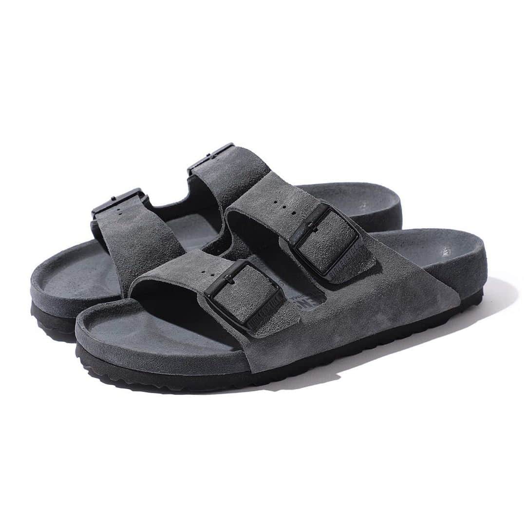 HYPEBEASTさんのインスタグラム写真 - (HYPEBEASTInstagram)「@hypebeastkicks: Japanese brand @beams_official and German shoe label @birkenstock have linked up for a collaborative take on the sandal giant’s classic Arizona silhouette. Offered in “Taupe” and “Grey,” the models are crafted with a suede upper and footbed and also include tonal hardware on the adjustable double-strap and Birkenstock branding on the midsole. Get a pair from BEAMS’ website for approximately $200 USD.⁠⠀ Photo: BEAMS」3月22日 13時40分 - hypebeast