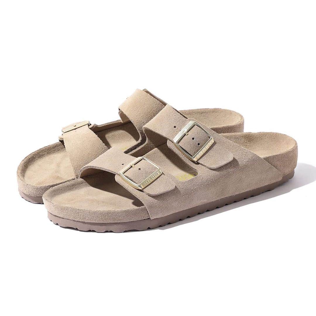 HYPEBEASTさんのインスタグラム写真 - (HYPEBEASTInstagram)「@hypebeastkicks: Japanese brand @beams_official and German shoe label @birkenstock have linked up for a collaborative take on the sandal giant’s classic Arizona silhouette. Offered in “Taupe” and “Grey,” the models are crafted with a suede upper and footbed and also include tonal hardware on the adjustable double-strap and Birkenstock branding on the midsole. Get a pair from BEAMS’ website for approximately $200 USD.⁠⠀ Photo: BEAMS」3月22日 13時40分 - hypebeast