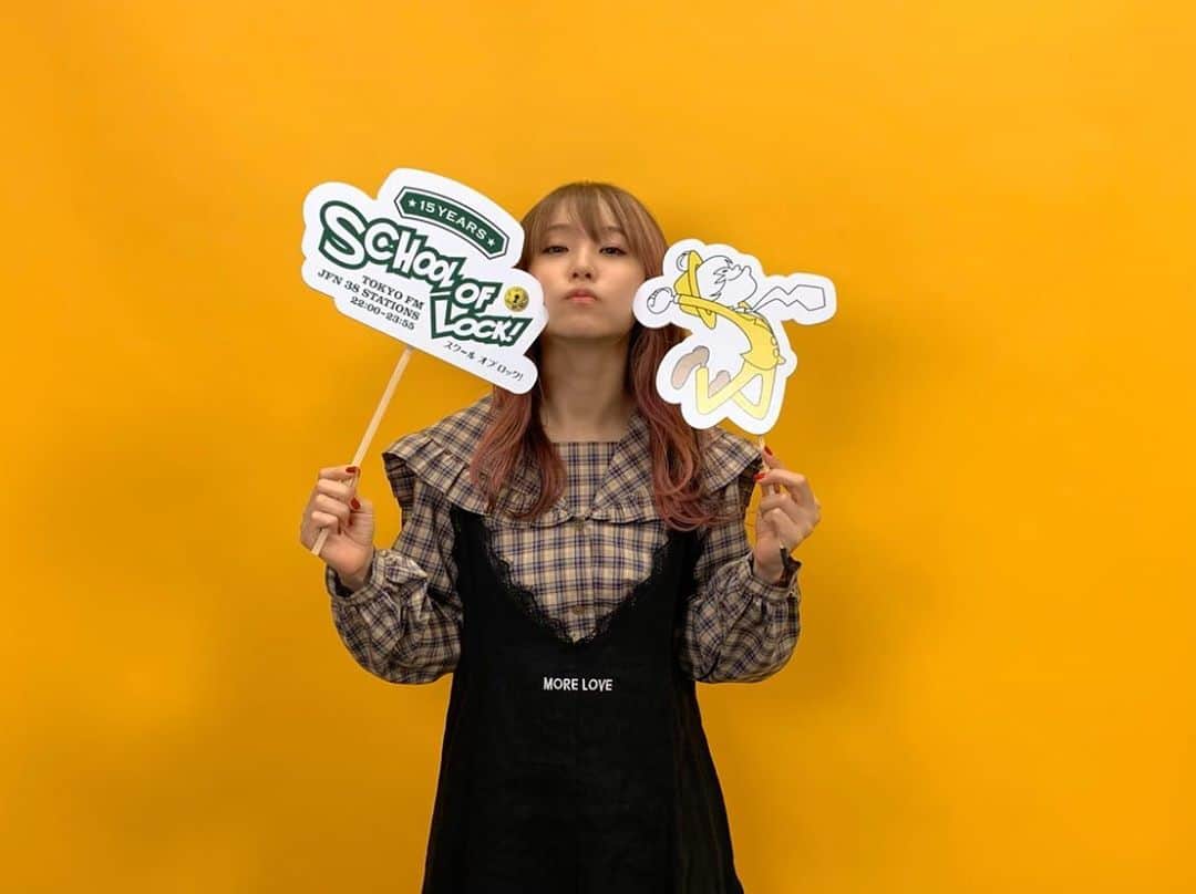 LiSAさんのインスタグラム写真 - (LiSAInstagram)「本日、この後YouTube Live「SCHOOL OF LOCK!キズナ感謝祭supported by 親子のワイモバ学割」生放送で、校長と最後の授業ですっ\( ¨̮ )/ 登校してねーっ\( ¨̮ )/ https://m.youtube.com/watch?v=DRoOVEnglt8  https://live.line.me/channels/24/broadcast/13196740  #SOLワイモバ学割」3月22日 14時15分 - xlisa_olivex