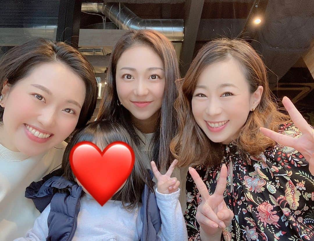 千紗れいなさんのインスタグラム写真 - (千紗れいなInstagram)「何時間でも一緒にいれる〜🤩❤️✨ . 京都で集合🌸 おばあちゃんになっても👵 こんな風に会いたいなぁ🌈 . もはや家族だわ…👩‍👩‍👧💕 . . #92期 #宝塚 #宝塚og #同期 #京都 #kyoto #5時間 は #喋った 🤩 #前日 に #二つ返事 で京都に来る事、 #決めた 人→ @maimaaimaaai.k ❤️ . #今年初投稿 😱」3月22日 14時29分 - mari_i64