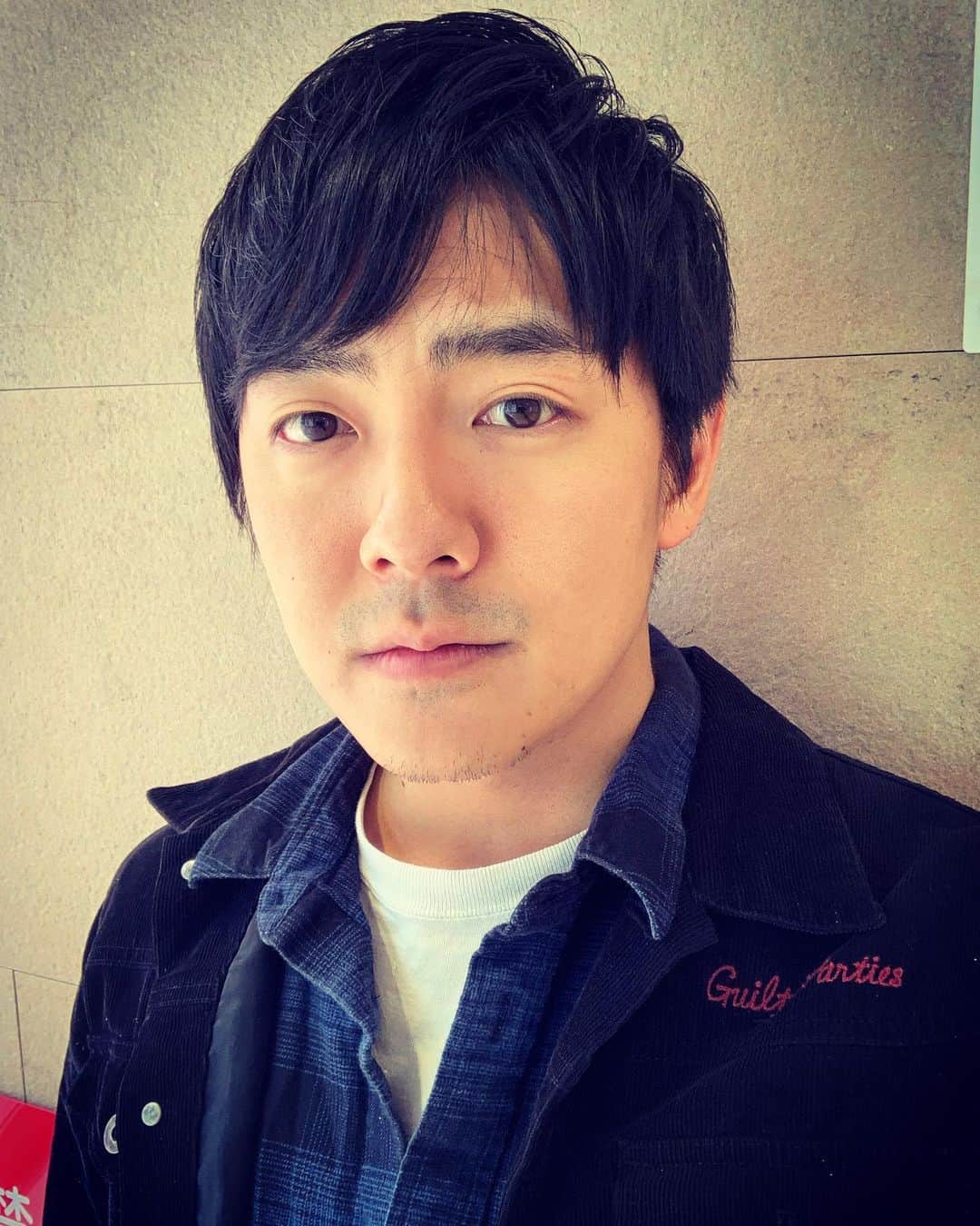 長田成哉のインスタグラム：「他の現場が続いていて、しばらく現場で調整してもらってたけど、ようやく。  @miwakayamori に ナダに髪型チェンジ！！！ してもらったで。  コロナ吹き飛べ。 ビュービューソーウル。 ガイソー斬！！！！！」