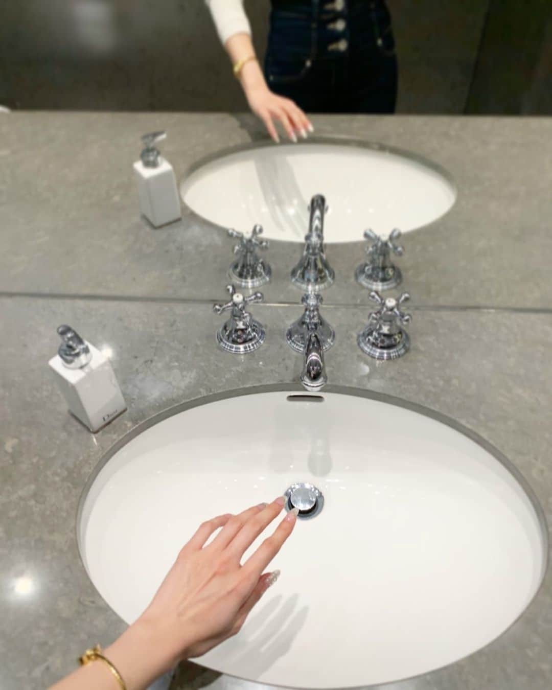 金子実加さんのインスタグラム写真 - (金子実加Instagram)「手洗い、うがい😌✨ . . . . . . . . . . #dior #手洗いうがい  #washyourhands #takecare」3月22日 14時47分 - kanekomika0127