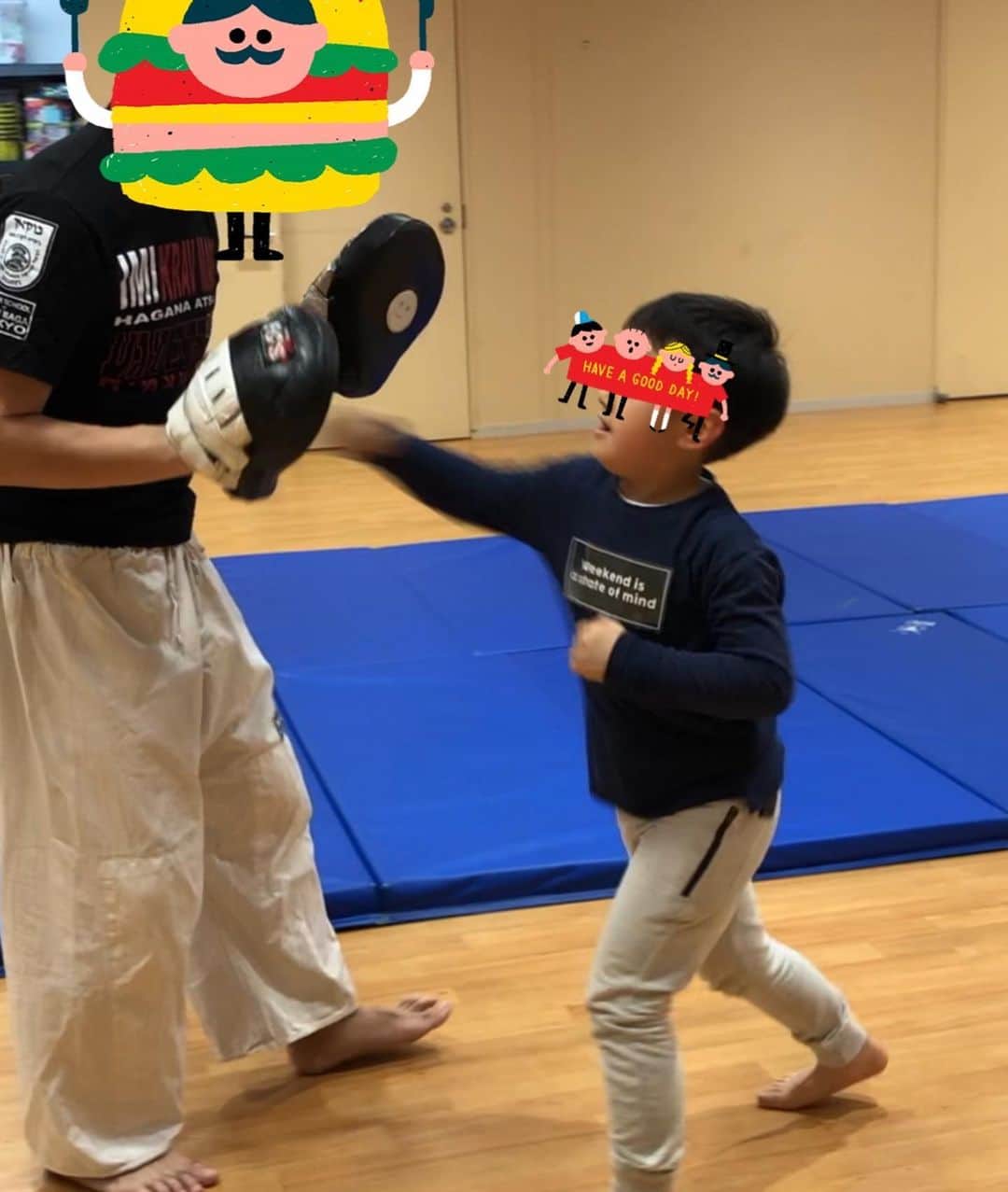 麻生裕子のインスタグラム：「今日はパパと格闘技。おりゃー　とぉー #kravmaga #イスラエルの格闘技　#終わったら公園でもいくか」