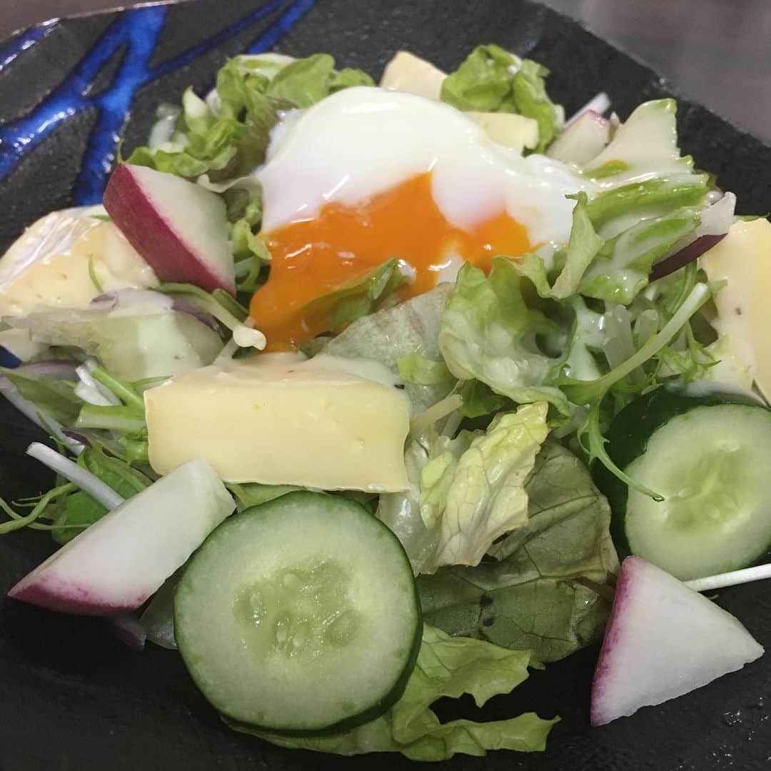 知床漁場 天神橋筋店さんのインスタグラム写真 - (知床漁場 天神橋筋店Instagram)「こんにちは😃 北海道知床漁場天神橋店です！ 新メニューのゴロゴロカマンベール サラダ🥗になります。 チーズ🧀好きにはたまらない サラダ🥗になります。 乞うご期待。 #北海道日本酒#北海道グルメ#北海道知床漁場天神橋店#生牡蠣#いくら#泳ぎいか#出汁巻たまご#海鮮居酒屋#飲み放題あり #天神橋筋商店街#天神橋筋5丁目#地下#掘りごたつ」3月22日 15時54分 - shiretoko_tenjinbashi