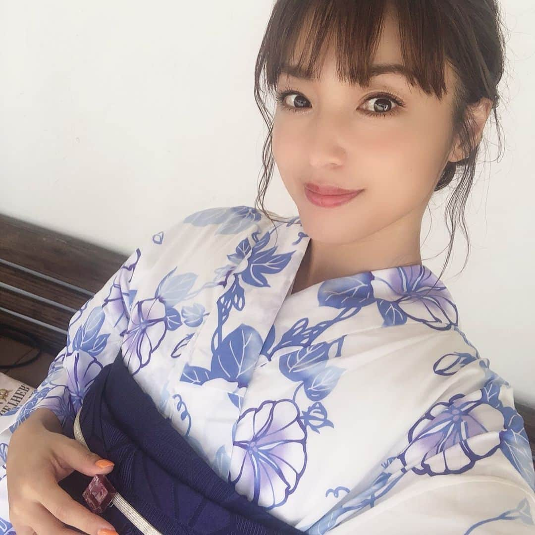 草柳ゆうきさんのインスタグラム写真 - (草柳ゆうきInstagram)「今日は浴衣の撮影でした👘 ぽかぽかでいい天気🌸だったけど突風で大変でした🌬 今年の夏は花火大会やお祭りはできるのかなぁ🥺 できますように🙏  @soubien_official ・  #撮影#shooting #浴衣#kimono  #大人カジュアル#ママコーデ#今日のコーデ#シンプルコーデ#アラフォーコーデ#アラフォーママ#今日の服#ママ#ママライフ#アラフォー#カジュアル#コーデ#ママファッション#お洒落さんと繋がりたい#インスタ映え#locari#ootd_kob #code#fashion#スナップミー#小学生ママ」3月22日 15時57分 - kusayuu