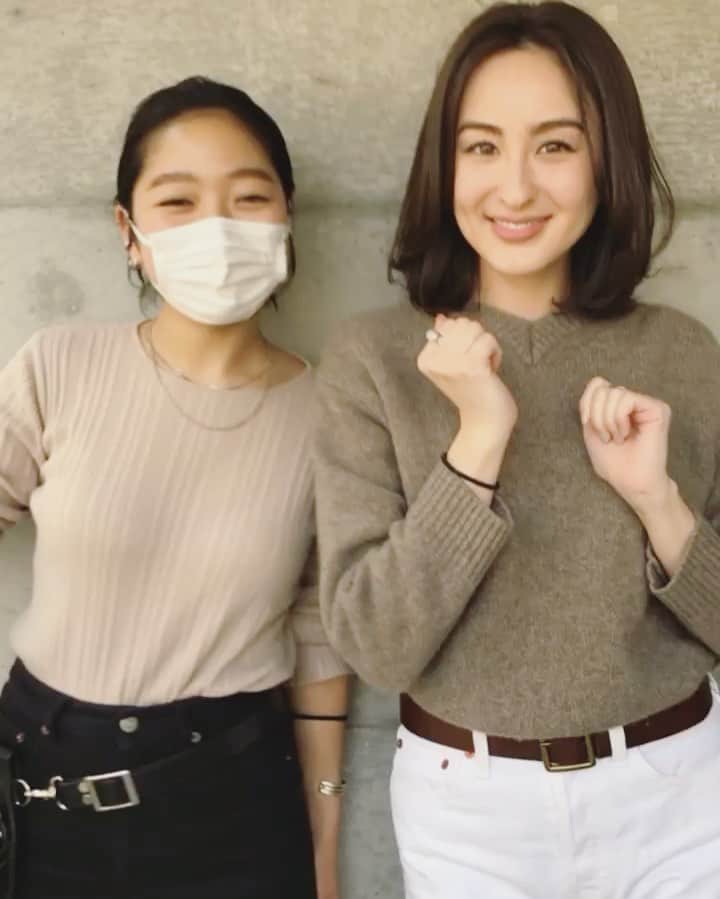 オードリー亜谷香のインスタグラム：「🤍🖤 @six_asakawa @six.salon」