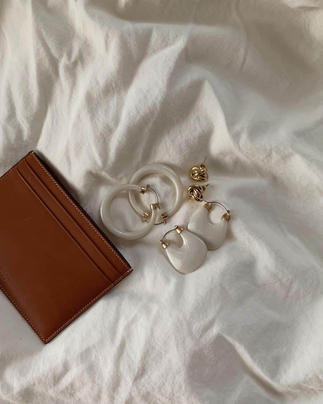 小嶋梨奈さんのインスタグラム写真 - (小嶋梨奈Instagram)「new accessory💍 ・3/25 pm12:00発売 #LeoryxEBLÓA #EBLÓA #EBLOA #accessory #pixel4 #pixelで撮影 #baroque_pixel」3月22日 16時05分 - corina_718