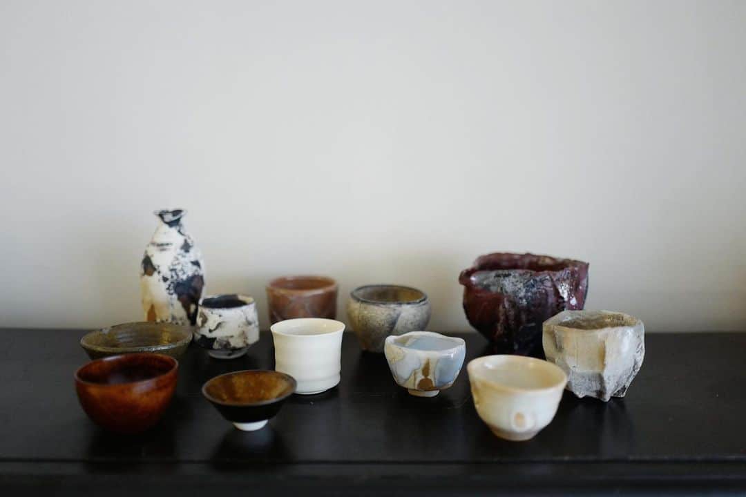 行方 久子 Hisako Namekataさんのインスタグラム写真 - (行方 久子 Hisako NamekataInstagram)「. お家でお酒を飲むことはほとんどないんだけれど、 日本酒を嗜むようになってから少しずつ集めている酒器たち。 朝日焼はお茶器だけどね！  これからアンティークのグラスも集めたい🥂」3月22日 16時05分 - hisakonamekata