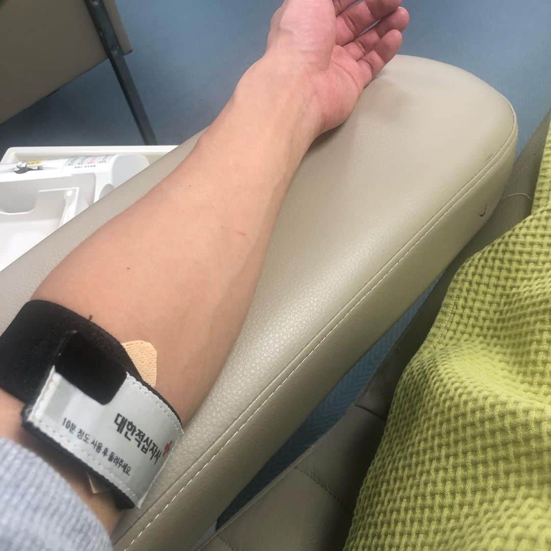 さんのインスタグラム写真 - (Instagram)「하루빨리 모든 분들께서 #코로나19의 고통에서 벗어나는 날이 오길 간절히 기도합니다.. #헌혈 #헌혈의집 #blooddonation」3月22日 16時09分 - actor_hajun