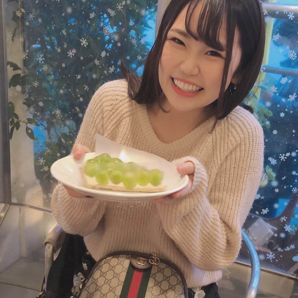 持田栞里のインスタグラム：「. 並んででも食べたいきるふぇぼんっっ♡ . . #くるるぎパイセンに付き添ってもらた #パイセンほんと良い人 、、、 #2時間並んだ#タルト #キルフェボン#quilfaitbonkyoto」