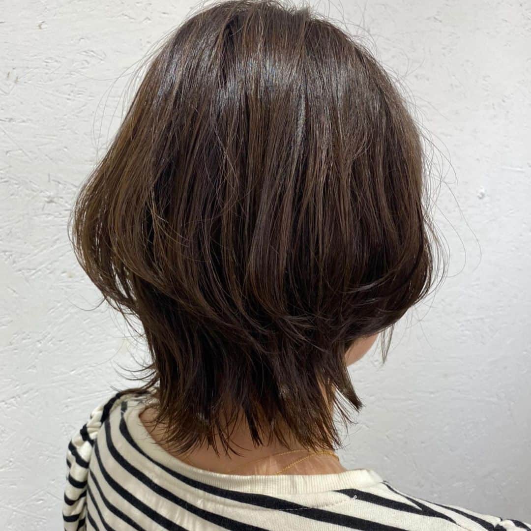 藤井瑞希さんのインスタグラム写真 - (藤井瑞希Instagram)「・ ・ 髪の毛すいて軽くしてカラーしてきました🥰 ・ ・ 暗い気持ちを明るくしたり 気持ちを切り替えてくれるのは 割と外見から の私 ・ ・ 綺麗にしてもらったので 気持ちも軽くなりました ・ ・ ありがとうございました😊 ・ ・ #美容院いってきた #レイヤーカット #ウルフカット」3月22日 16時37分 - bdmntnfujiimizuki