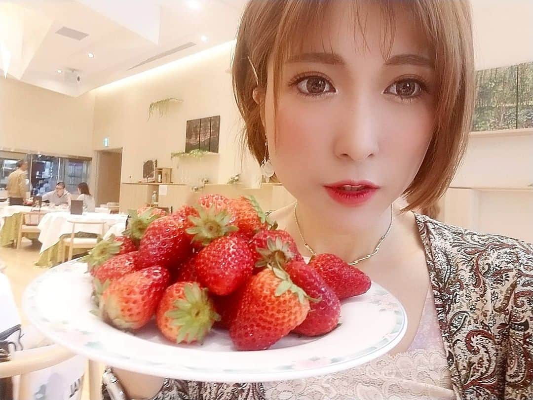 石関友梨のグルメインスタ