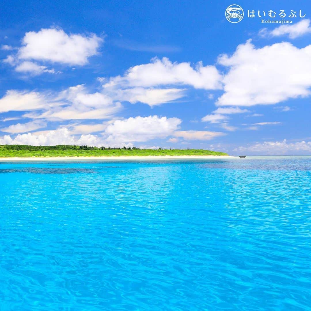 HAIMURUBUSHI はいむるぶしさんのインスタグラム写真 - (HAIMURUBUSHI はいむるぶしInstagram)「青く澄んだ海に浮かぶ八重山の島々… 白い砂浜と緑に覆われた美しい島々が点在する八重山諸島は、南海の楽園と呼ぶに相応しい絶景が広がっています。 #沖縄 #八重山諸島 #波照間島 #新城島 #黒島 #小浜島 #はいむるぶし #japan #okinawa #yaeyamaislands #harerumaisland #aragusukuisland #kuroshima #kohamajima #haimurubushi」3月23日 2時21分 - haimurubushi_resorts
