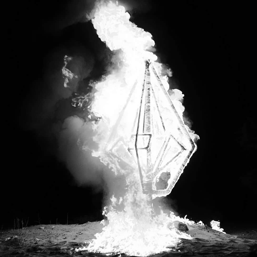 ルーイ・ロペスさんのインスタグラム写真 - (ルーイ・ロペスInstagram)「☄️☄️ 40% off everything on Volcom.com + now offering International Shipping. Use code TRULY40 to save 📲vol.cm/truly40 | Video from a couple weeks ago.」3月23日 2時52分 - louielopez