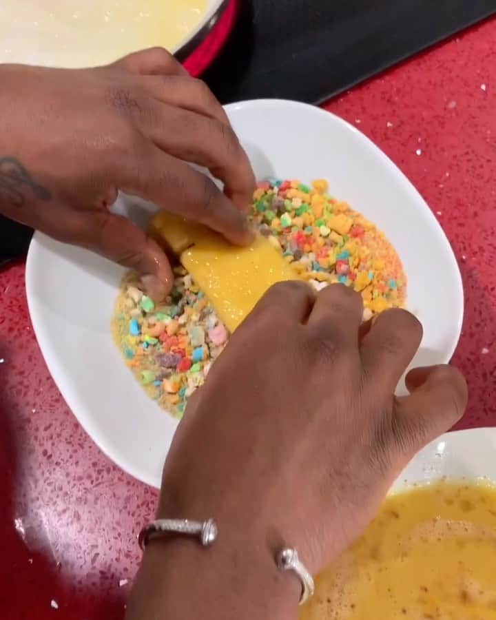 ジェイソン・デルーロのインスタグラム：「Celebrating 10 million followers on TikTok ! So I made this🤯 #MilliMeals」