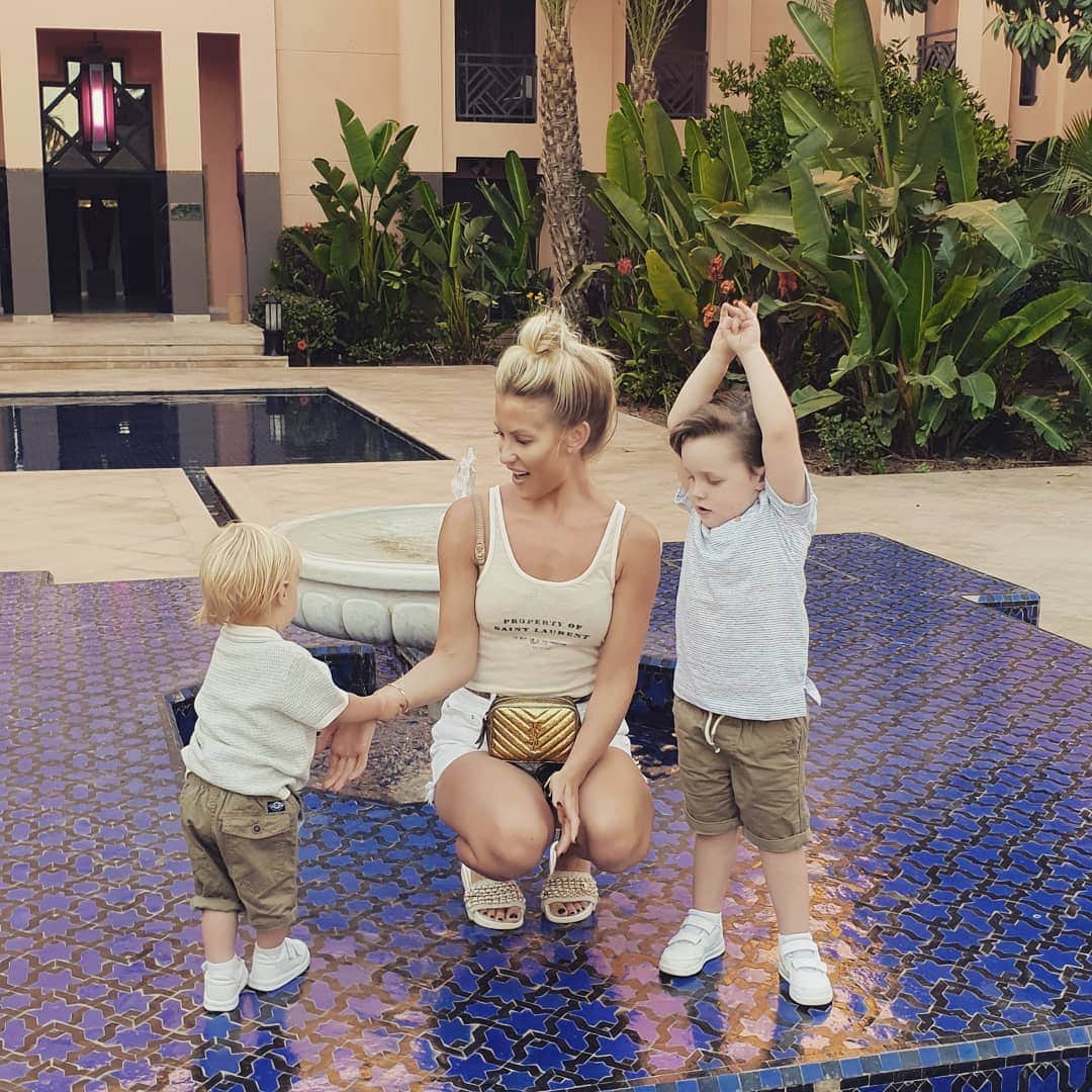 ジョー・ベネットのインスタグラム：「Happy Mother's day wonder woman! We ❤ you x」