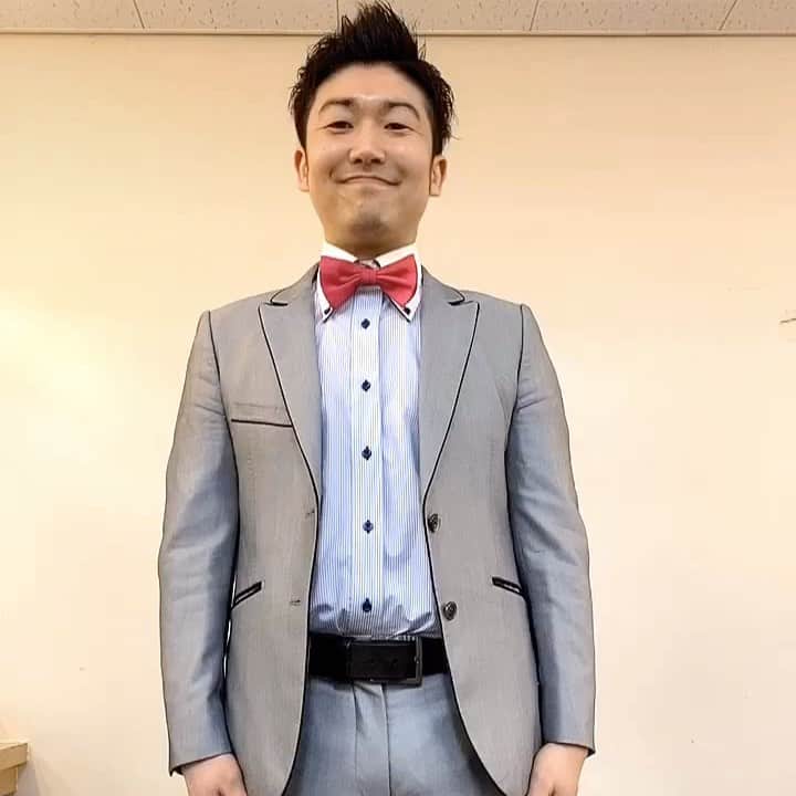レイチェルのインスタグラム：「もぉすぐ春ですね！  とゆーことで、このシーズンっぽいギャグをお届けしますよ！  １年生になったら。  #吉本新喜劇 #新喜劇 #レイチェル #ギャグ #一発ギャグ #１年生になったら #こんな壮大な計画を企てる子もいて欲しいな #とか言っちゃって #😆💨🎶✨」