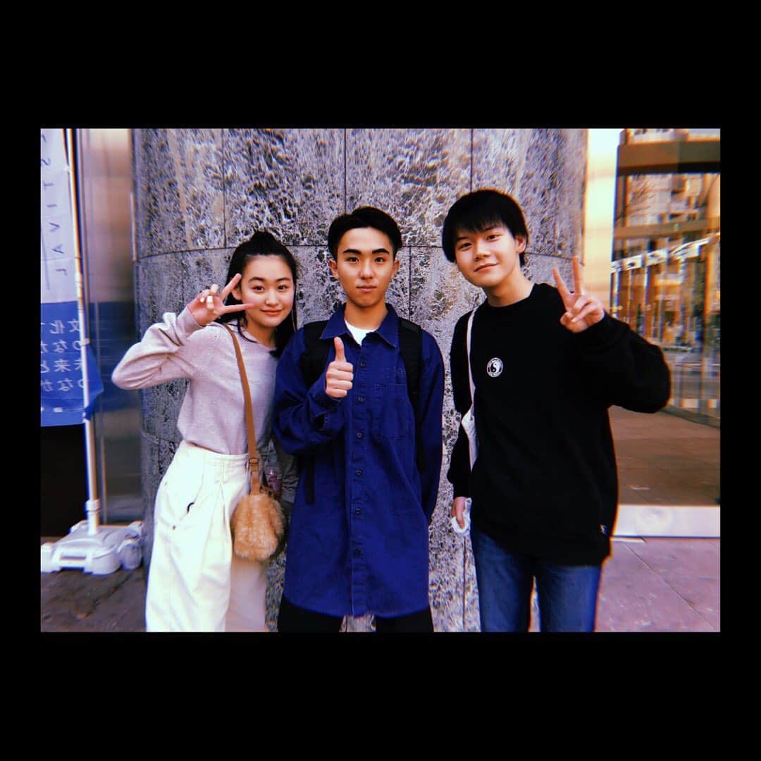 若林時英のインスタグラム：「今日は3日目。 まりんとかずなが来てくれました！ 久しぶりやったなぁ。 いつの間に俺だけ二十代に、、、。 あ、健史もか！笑  ありがとう、二人とも。  #冬の時代  #西本まりん  #川口和宥  #若林時英  #中学聖日記」