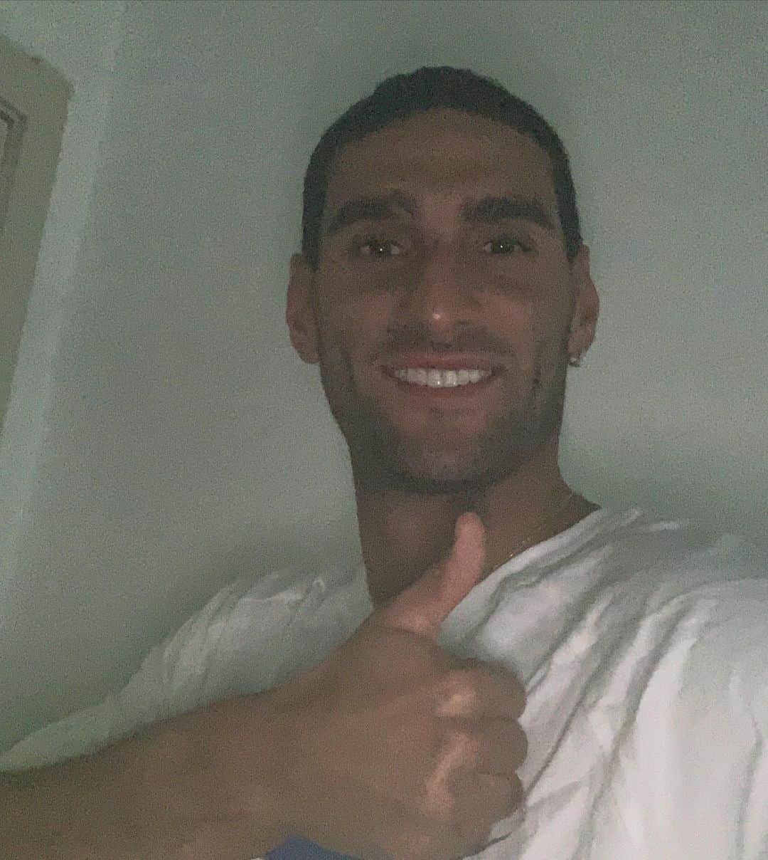 マルアン・フェライニのインスタグラム：「Dear friends, I have been tested for coronavirus and my test result is positive. Currently, I am back in China and being treated in the hospital. I can assure you that everything is fine for me now. Thanks to the fans, medical staff and the club for their care and attention. I will follow the treatment and hope to return to the game as soon as possible. Please everyone stay safe❤️❤️❤️」
