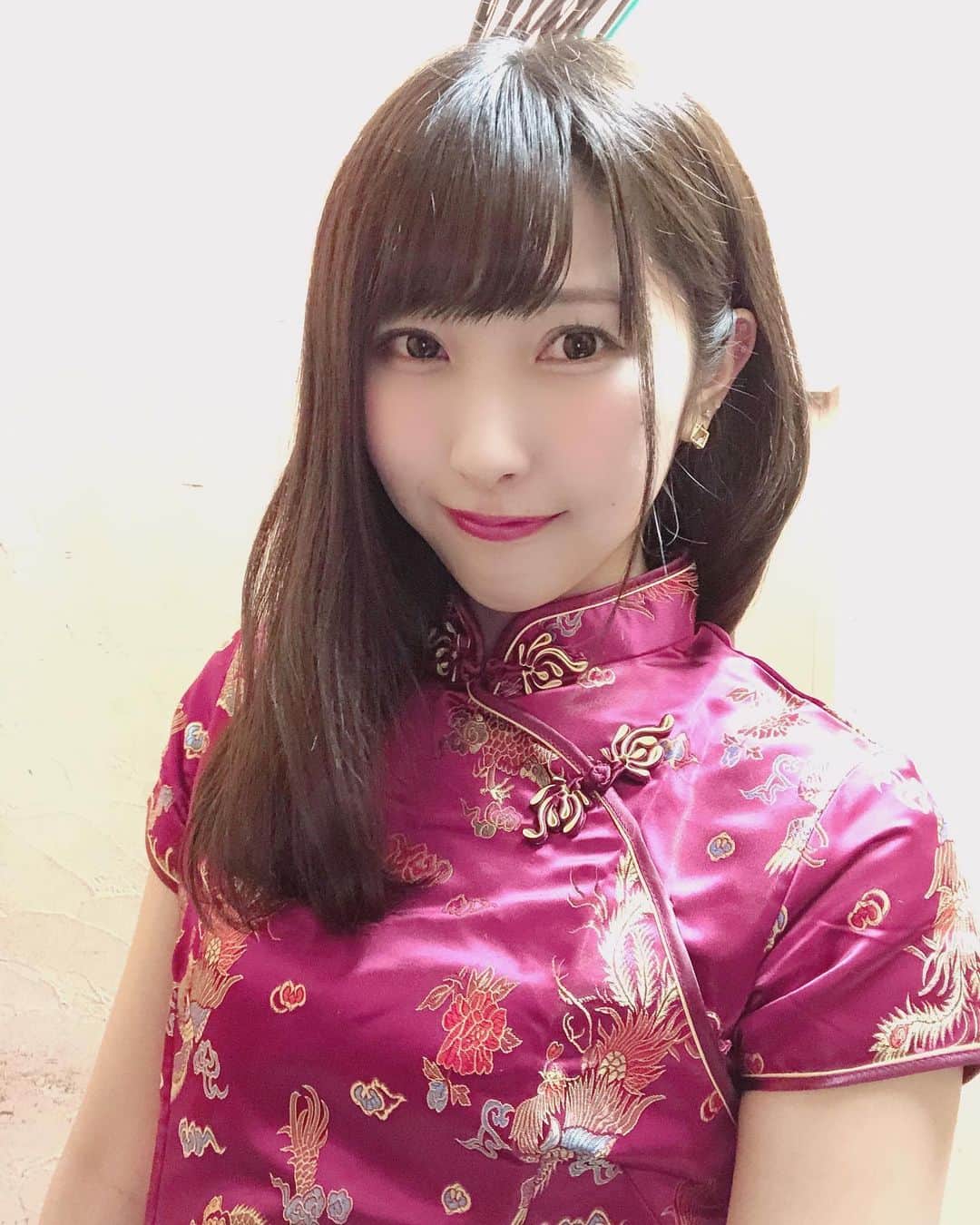 ひなたななこのインスタグラム：「. . . チャイナ〜🐼❤️ . . #japaneseidol #followｍe  #チャイナドレス  #旗袍 #偶像」