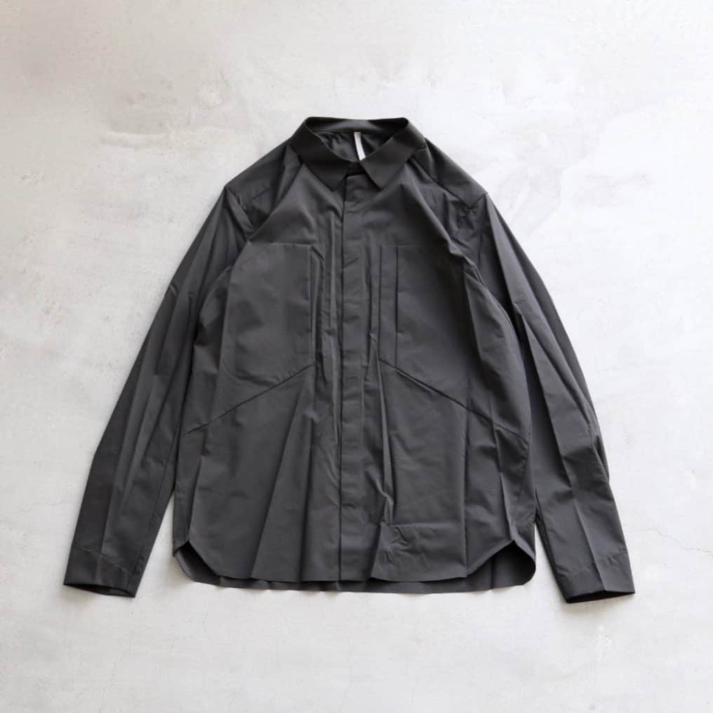 wonder_mountain_irieさんのインスタグラム写真 - (wonder_mountain_irieInstagram)「_ ARC’TERYX VEILANCE / アークテリクス ヴェイランス "Demlo Overshirt" ¥46,200- _ 〈online store / @digital_mountain〉 http://www.digital-mountain.net/shopdetail/000000011111/ _ 【オンラインストア#DigitalMountain へのご注文】 *24時間受付 *15時までのご注文で即日発送 *1万円以上ご購入で送料無料 tel：084-973-8204 _ We can send your order overseas. Accepted payment method is by PayPal or credit card only. (AMEX is not accepted)  Ordering procedure details can be found here. >>http://www.digital-mountain.net/html/page56.html  _ #ARCTERYX #VEILANCE #ARCTERYXVEILANCE #アークテリクスヴェイランス #アークテリクス #ベイランス _ 本店：#WonderMountain  blog>> http://wm.digital-mountain.info/blog/20200313-1/ _ 〒720-0044  広島県福山市笠岡町4-18  JR 「#福山駅」より徒歩10分 (12:00 - 19:00 水曜、木曜定休) #ワンダーマウンテン #japan #hiroshima #福山 #福山市 #尾道 #倉敷 #鞆の浦 近く _ 系列店：@hacbywondermountain _」3月22日 19時33分 - wonder_mountain_