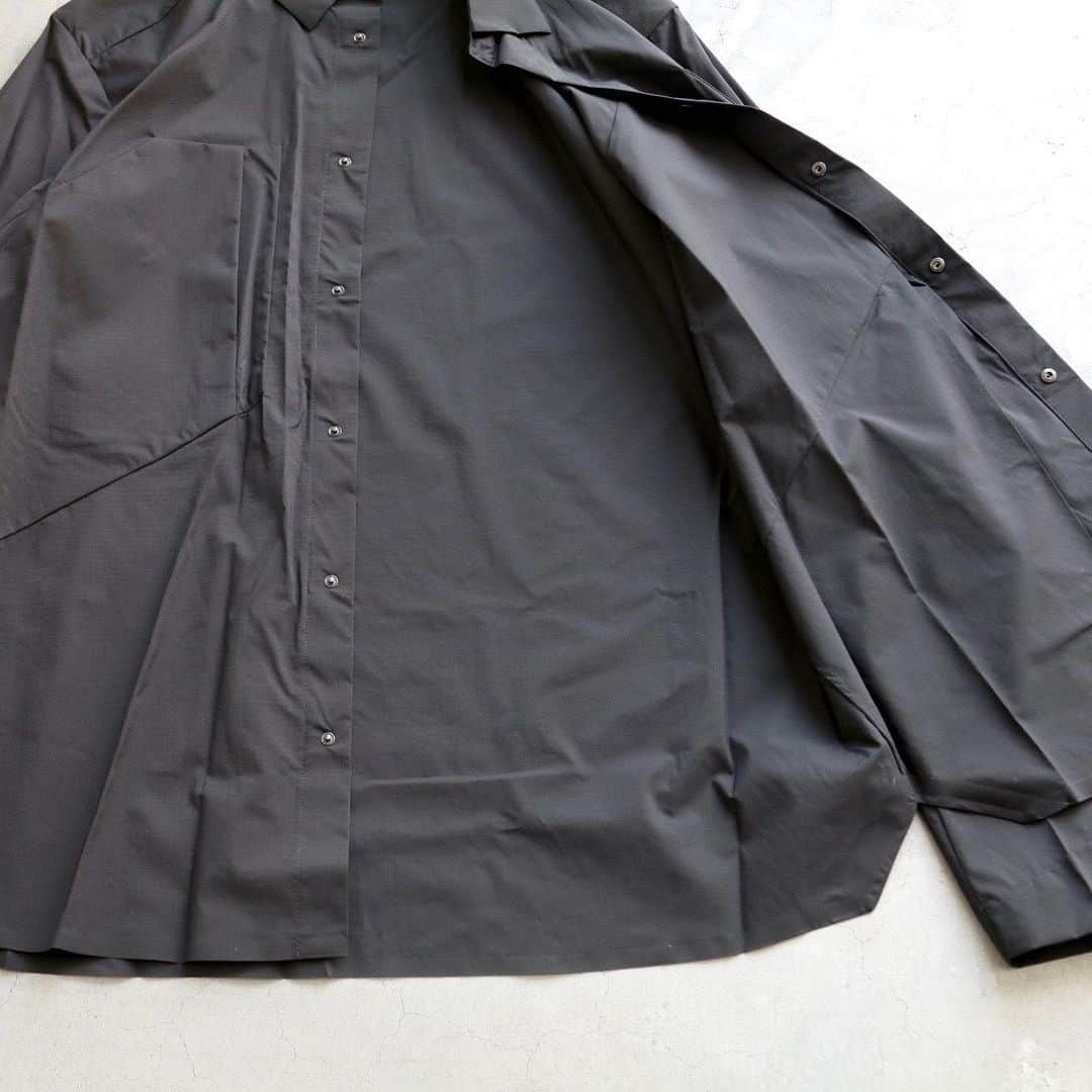 wonder_mountain_irieさんのインスタグラム写真 - (wonder_mountain_irieInstagram)「_ ARC’TERYX VEILANCE / アークテリクス ヴェイランス "Demlo Overshirt" ¥46,200- _ 〈online store / @digital_mountain〉 http://www.digital-mountain.net/shopdetail/000000011111/ _ 【オンラインストア#DigitalMountain へのご注文】 *24時間受付 *15時までのご注文で即日発送 *1万円以上ご購入で送料無料 tel：084-973-8204 _ We can send your order overseas. Accepted payment method is by PayPal or credit card only. (AMEX is not accepted)  Ordering procedure details can be found here. >>http://www.digital-mountain.net/html/page56.html  _ #ARCTERYX #VEILANCE #ARCTERYXVEILANCE #アークテリクスヴェイランス #アークテリクス #ベイランス _ 本店：#WonderMountain  blog>> http://wm.digital-mountain.info/blog/20200313-1/ _ 〒720-0044  広島県福山市笠岡町4-18  JR 「#福山駅」より徒歩10分 (12:00 - 19:00 水曜、木曜定休) #ワンダーマウンテン #japan #hiroshima #福山 #福山市 #尾道 #倉敷 #鞆の浦 近く _ 系列店：@hacbywondermountain _」3月22日 19時33分 - wonder_mountain_