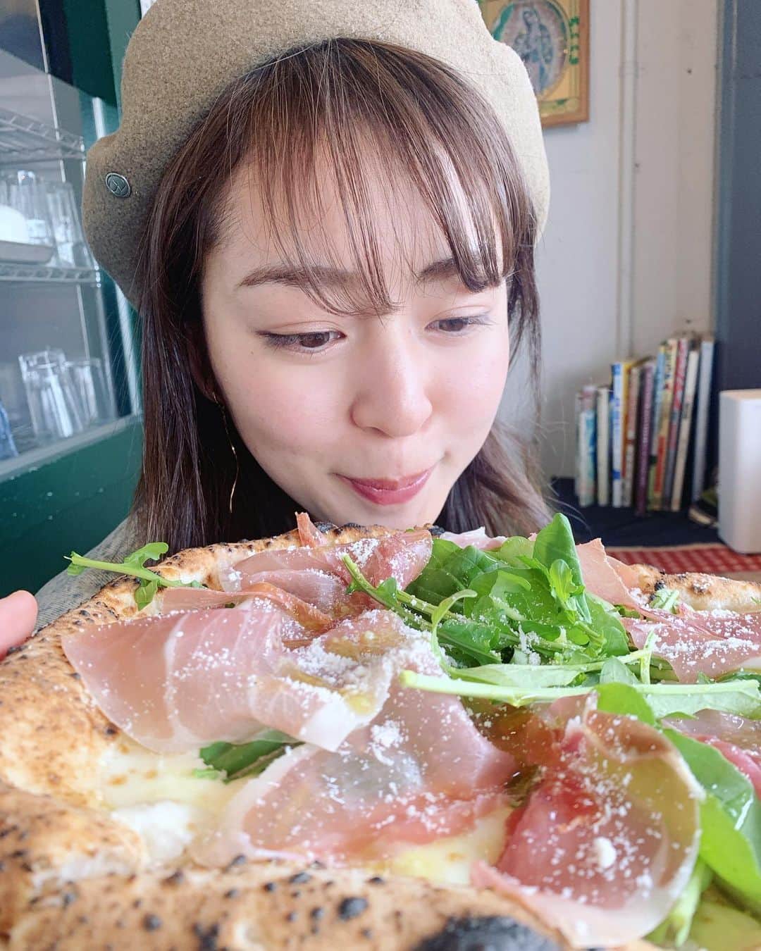 信長ゆかりさんのインスタグラム写真 - (信長ゆかりInstagram)「. 🍕🍕🍕 pizza食べたんじゃああああ #素敵な眺め#pizza #岡山ランチ #最近すぐお腹空くの #なんでかな #花粉だね」3月22日 19時36分 - 03yu_kari30