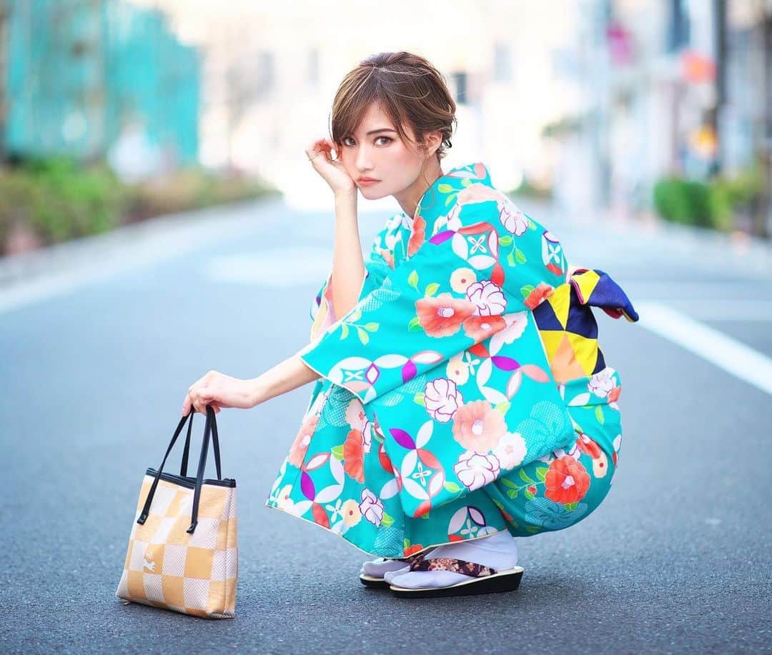 林まきさんのインスタグラム写真 - (林まきInstagram)「#kimono #japanesegirl  #着物 #着物ヘアアレンジ  #和服 #和装 この日撮影後ジムへ行きました。充実した1日でした💪🏼 #ジム女子」3月22日 19時56分 - maki__mh
