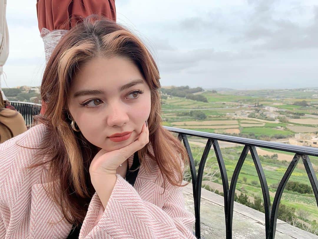 メロディー・チューバックさんのインスタグラム写真 - (メロディー・チューバックInstagram)「私たちが定期開催する ケーキぱーちーたくさんしたのさよ🍰 ここはイムディーナのフォンタネッラてゆケーキ屋さん。 スポンジしっとりだしガツンと甘くてたいぷ😂😂 #マルタへの旅」3月22日 19時57分 - melodychubak