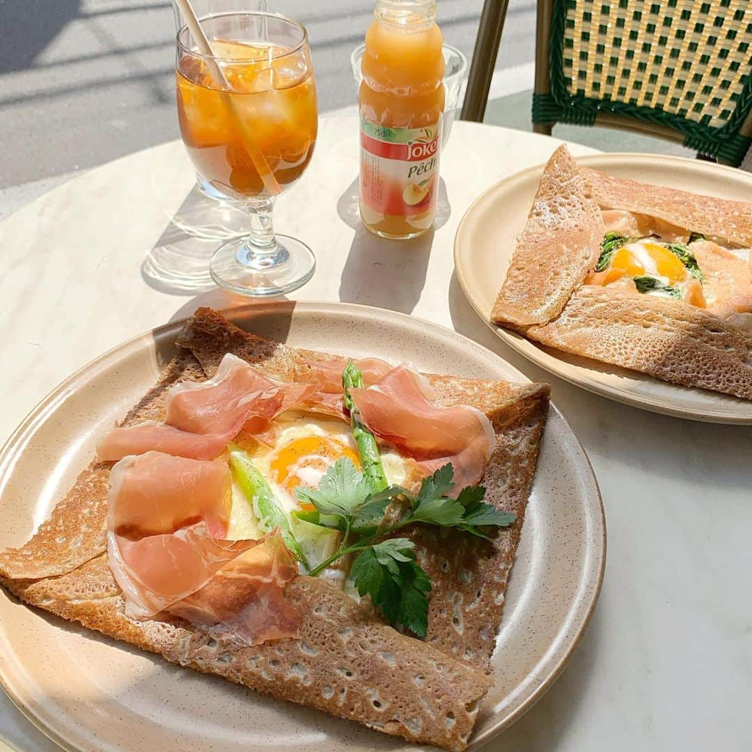 平野千春（時田千春）のインスタグラム：「・ 🍳🥓🧀 ・ 季節のおすすめメニューってついつい頼んでしまう🌸 ・ ・ ・ #lunch#cafe#tokyocafe#omotesando#omotesandocafe#aoyama#aoyamacafe#表参道ランチ#青山ランチ#表参道カフェ#青山カフェ#東京カフェ #ガレット#カフェ巡り#오모테산도카페#오모테산도#카페」