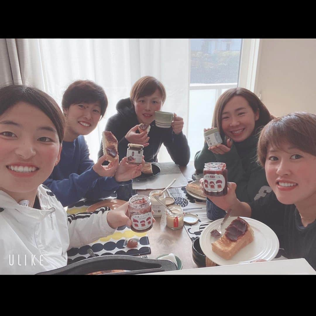 松本真未子さんのインスタグラム写真 - (松本真未子Instagram)「. . ずーっと楽しみにしてたあんこ会🍞🍠☕️🍵 . 終始幸せで溢れてました🥰❤️ . . 次回に期待〜！！！ . #あんこ会 #さおりさんのパン #ひとさんのコーヒー #のんさんのお芋 #ゆいのあんことその他仲間たち #私はお抹茶」3月22日 20時10分 - maaaaaamiko_m