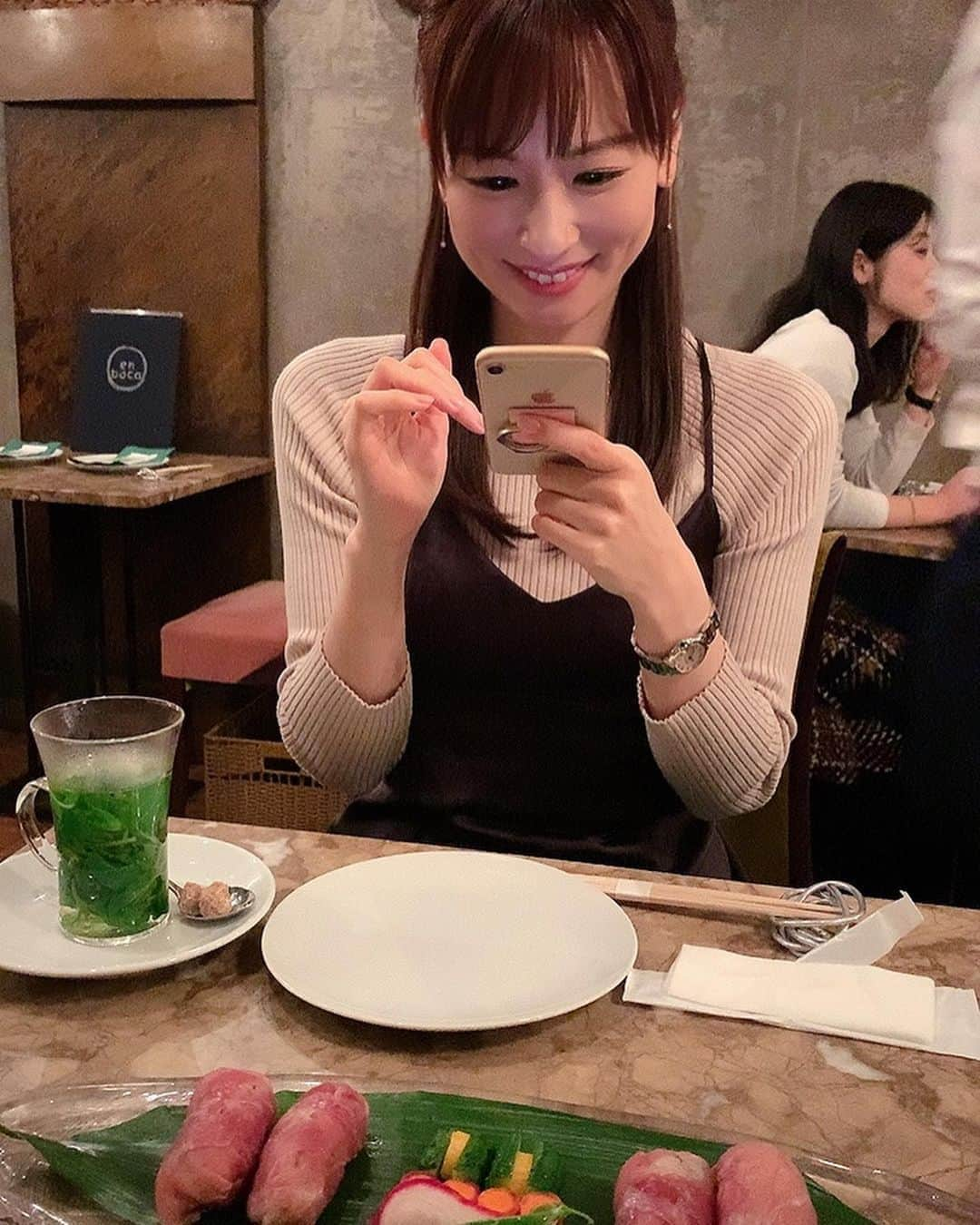 森藤恵美さんのインスタグラム写真 - (森藤恵美Instagram)「1週間ぶり～👋😚 週一デートみたいだよね(笑)💓😚 先週はしゃぶしゃぶ、今週はエンボカ🍕 果たして来週は？！(笑)😋 この日も色んな事を話しました😉 #週一デート #bff」3月22日 20時12分 - emi_morifuji