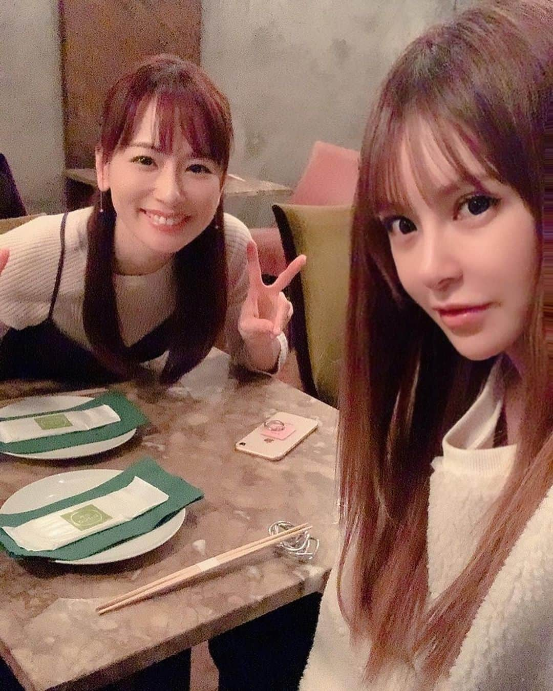 森藤恵美さんのインスタグラム写真 - (森藤恵美Instagram)「1週間ぶり～👋😚 週一デートみたいだよね(笑)💓😚 先週はしゃぶしゃぶ、今週はエンボカ🍕 果たして来週は？！(笑)😋 この日も色んな事を話しました😉 #週一デート #bff」3月22日 20時12分 - emi_morifuji