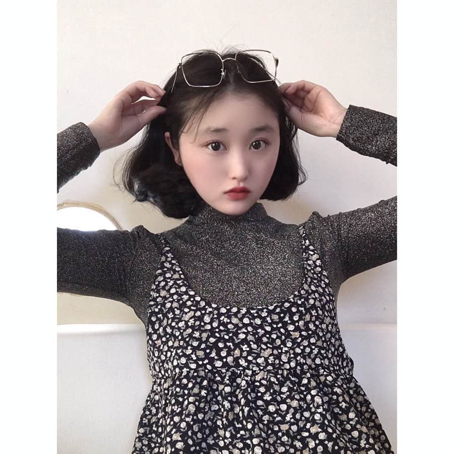 のインスタグラム：「🌸 暖かくなってきた為、薄着した。🤧 ワンピースは前後ろ逆に着ているけど。😮  #얼스타그램 #셀스타그램 #일본사람 #일본인 #단발머리 #옷스타그램 #여친룩 #오오티디 #코디 #데이리룩 #셀카 #셀스타그램」