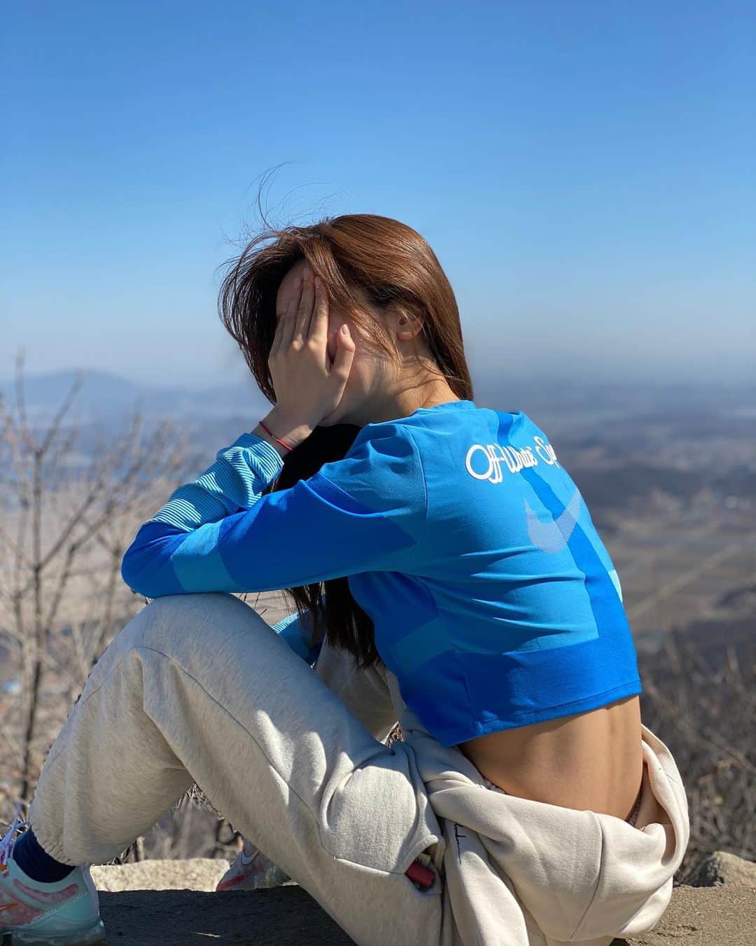 ソジン のインスタグラム：「공기좋구, 마음 뻥 뚫구,」