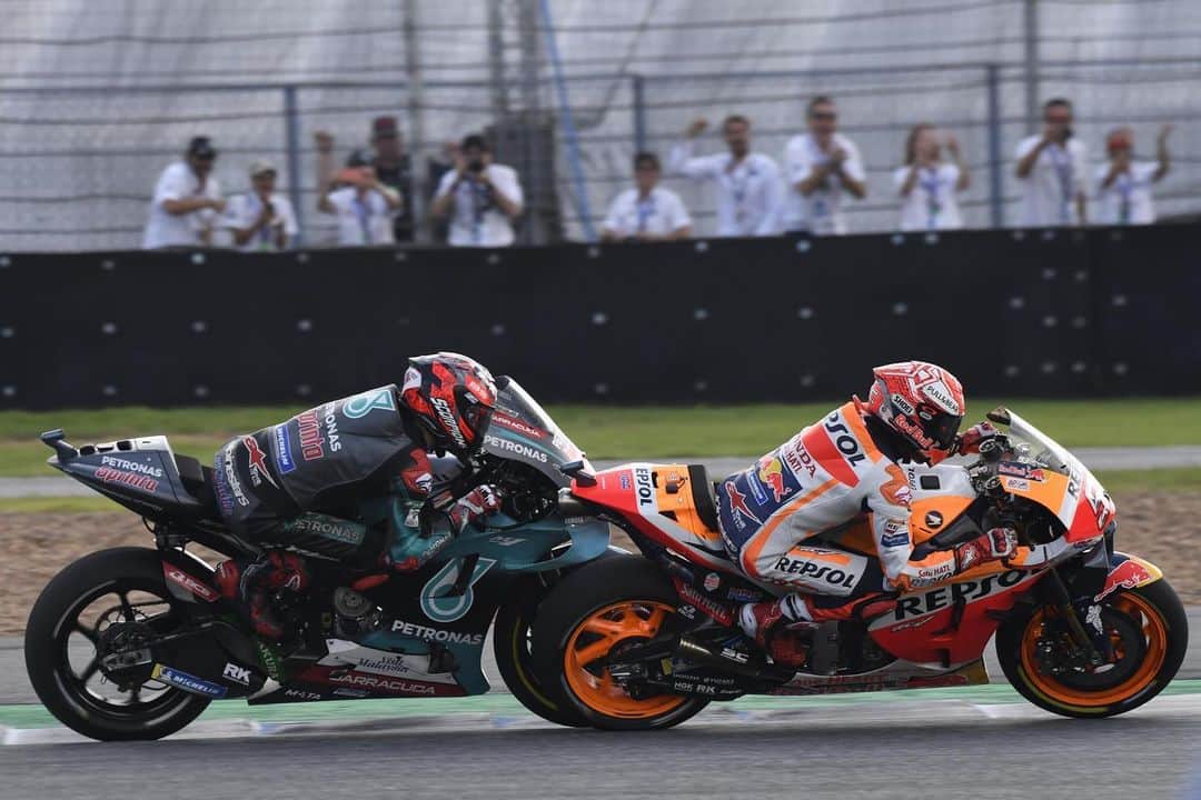 MotoGPさんのインスタグラム写真 - (MotoGPInstagram)「Today should have been the 2020 #ThaiGP 🇹🇭 race day 🏁 but we must #StayAtHome 🏠 so we're throwing it back to the 2019 #MotoGP race at Chang International Circuit when @marcmarquez93 clinched his 8th World title 🏆🎱 Thailand, we'll see you later this year! 💪 #SwipeLeft ⬅️ #Motorcycle #Racing #Motorsport #Throwback」3月22日 20時40分 - motogp
