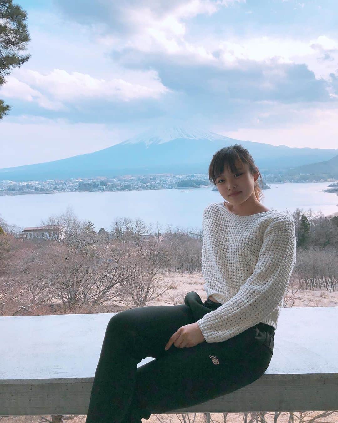石井美音奈のインスタグラム：「家族旅行！ 急遽変更したけどみんなで旅行できてよかった🥰  #山梨　#富士山  #家族旅行 #星のリゾート  #星のや富士」