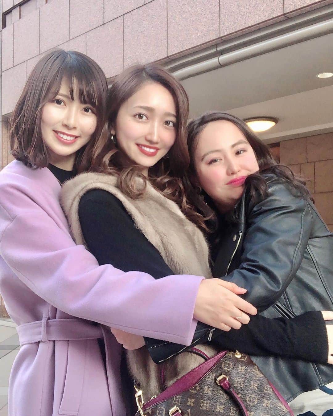 のインスタグラム：「4年目も頑張りましょう👩‍💻🌸 高木に半強制的に鍛えられてこの1年半で 着実にTik Tokの腕を上げてるおすぎと私💪 #同期」