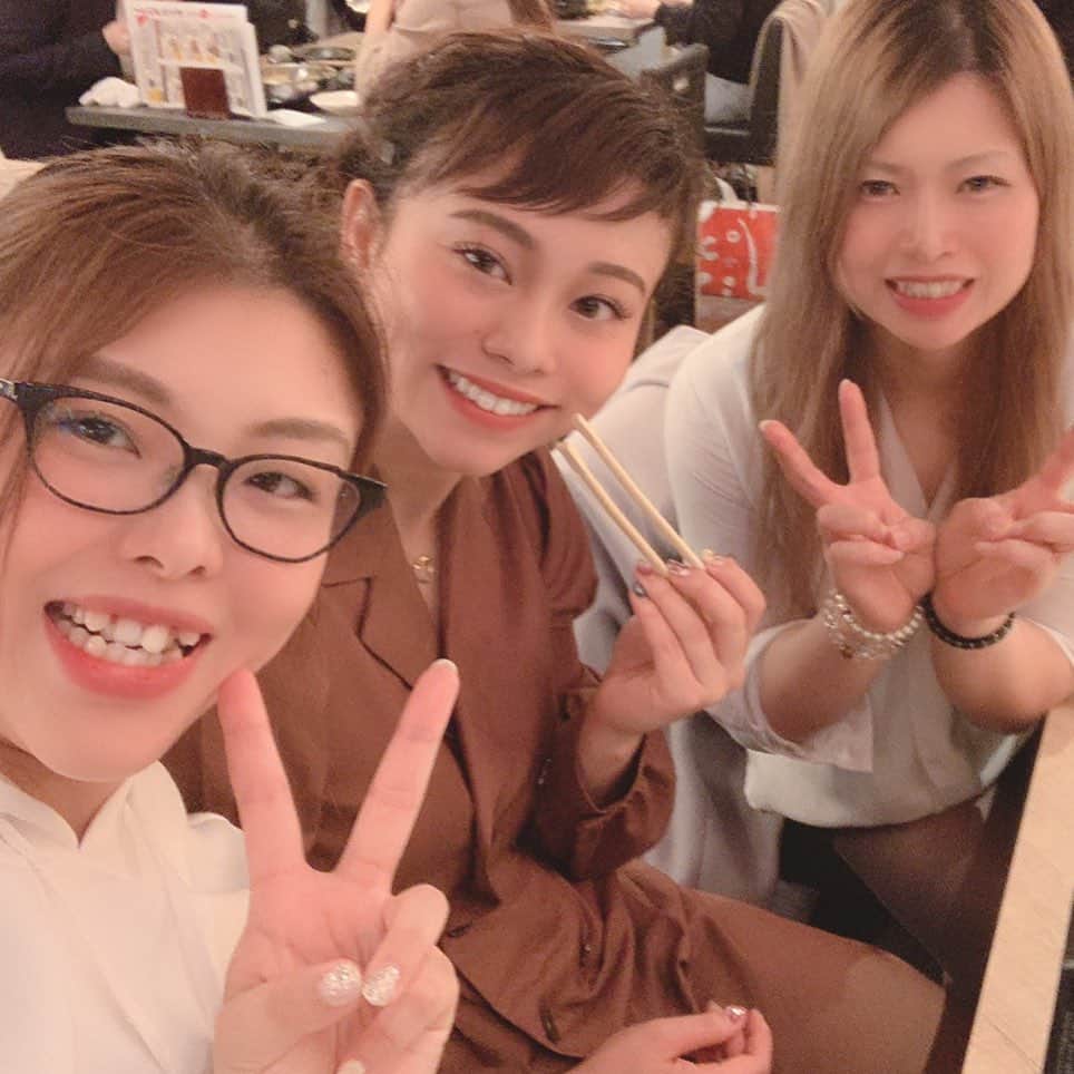 前田佳代乃のインスタグラム：「お久しぶりな2人✨ りゆと寛子さん！  2人とも追加で久留米入ったらしく、 お迎えついでに晩ご飯一緒に食べてきました🙌 2人ともご馳走様でした🍴  無観客だからレースは見れなかったのが残念だったけど 長い時間同じチームで一緒に頑張ってきた2人に会えてパワー貰えた気がします✨ 久しぶりに自転車の話出来て楽しかった笑笑 次は車券握り締めて応援したい！  りゆ優勝おめでとうね🏆」