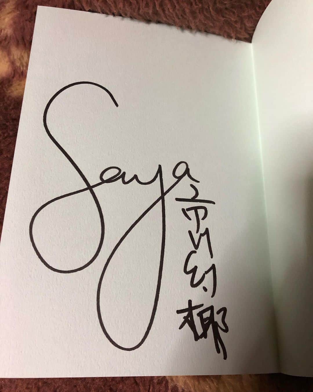 のインスタグラム：「#鉄道について話した。  発売日です。  価格 ¥1,430  内容説明 熱心な鉄道ファンとして知られる人気モデル・#市川紗椰 が、待望の鉄道本を出版！鉄道にまつわるアレコレについて、ゆる～く、マニアックに語った、新感覚の鉄道入門書！？ 目次 路線篇（都電荒川線；路面電車　ほか） 駅・車両・鉄道スポット篇（１０７系電車；京都の鉄道スポット　ほか） よもやま話（コロッケトレイン；春のダイヤ改正（２０１７年）　ほか） 海外篇（ヴッパタール空中鉄道；フランス国鉄　ほか） 巻末コラム　市川紗椰の偏愛路線 著者等紹介 市川紗椰［イチカワサヤ］  １９８７年２月１４日生まれ。父はアメリカ人、母は日本人。４歳から１４歳までアメリカで育つ。現在、モデルとして活躍するほか、ラジオ、テレビなどに多数出演（本データはこの書籍が刊行された当時に掲載されていたものです） ※書籍に掲載されている著者及び編者、訳者、監修者、イラストレーターなどの紹介情報です。 出版社内容情報 数々のファッション誌に出演する人気モデルでありながら、熱心な鉄道ファンとしても知られる市川紗椰。 『タモリ倶楽部』などでその鉄道愛と知識をいかんなく発揮している彼女が、ついに初の鉄道本を出す! 内容は、『週刊プレイボーイ』で連載中の人気コラム「ライクの森」に加筆・修正をほどこし、さらに書き下ろしパートを加えたもの。 全国各地の路線や名車両だけではなく、「ガンダムスタンプラリー」や「世界の鉄道マニア事情」など、鉄道にまつわる幅広いテーマについてゆる～く、マニアックに語っている。 鉄道ファンは共感しきり、鉄道ファン以外も気軽に“鉄"の面白さに触れられる、市川紗椰ならではの鉄道本が誕生! <収録されているテーマ> 相鉄線/名古屋鉄道/山万ユーカリが丘線/107系電車/貨物列車/世界のモノレール/駅そば/高輪ゲートウェイ駅/鉄道の音/東京の鉄道遺産/フランス国鉄/ドイツの蒸気機関車/市川紗椰の偏愛路線/鉄道の旅グラビア etc. 【著者プロフィール】 市川紗椰(いちかわさや) 1987年2月14日生まれ。アメリカ人と日本人のハーフで、4歳から14歳までアメリカで育つ。 現在、モデルとして活躍するほか、ラジオ、テレビなどに多数出演。鉄道以外にも、音楽、相撲、グルメ、地形、スター・ウォーズ、アニメなど、幅広い分野に明るい文化系女子。」