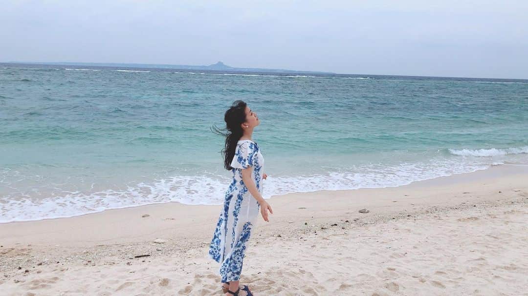 高岡薫のインスタグラム：「去年の写真しか載せてない今日この頃……(ごめんなさい) 沖縄での写真だよー！  #沖縄」
